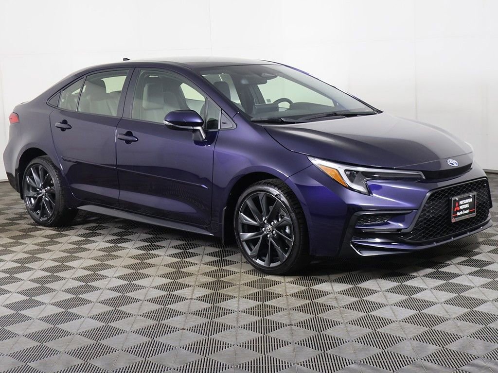 Used 2024 Toyota Corolla SE w/ Convenience Package image 2