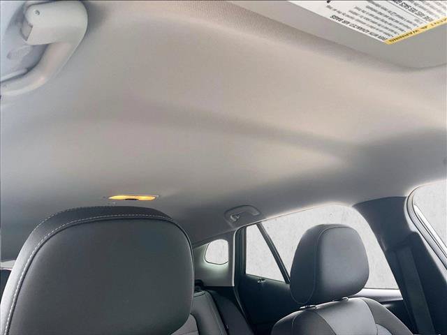 Certified 2025 Chevrolet Trax LT w/ LPO, Blackout Package FWD image 17
