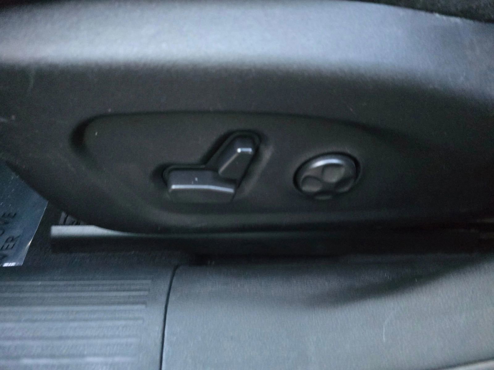 Used 2016 Chrysler 200 Limited w/ Convenience Group image 21