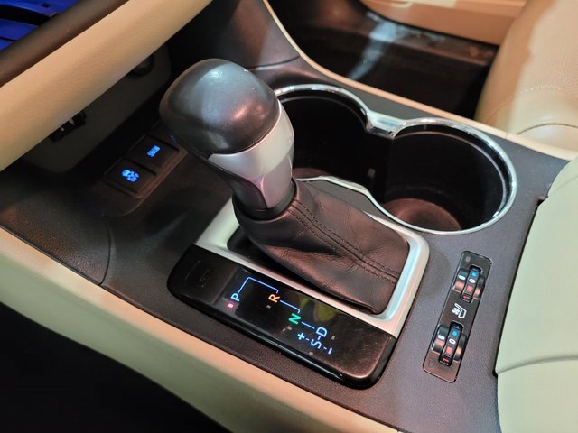 Used 2015 Toyota Highlander Limited image 38