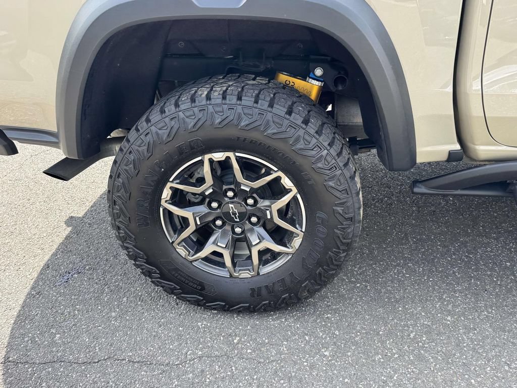 Used 2024 Chevrolet Colorado ZR2 AWD/4WD image 9