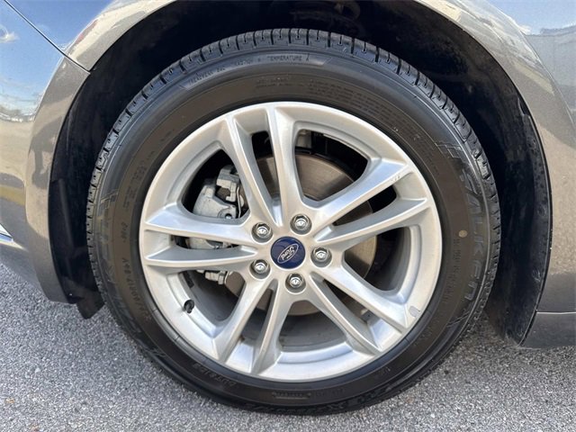 Used 2018 Ford Fusion SE image 9