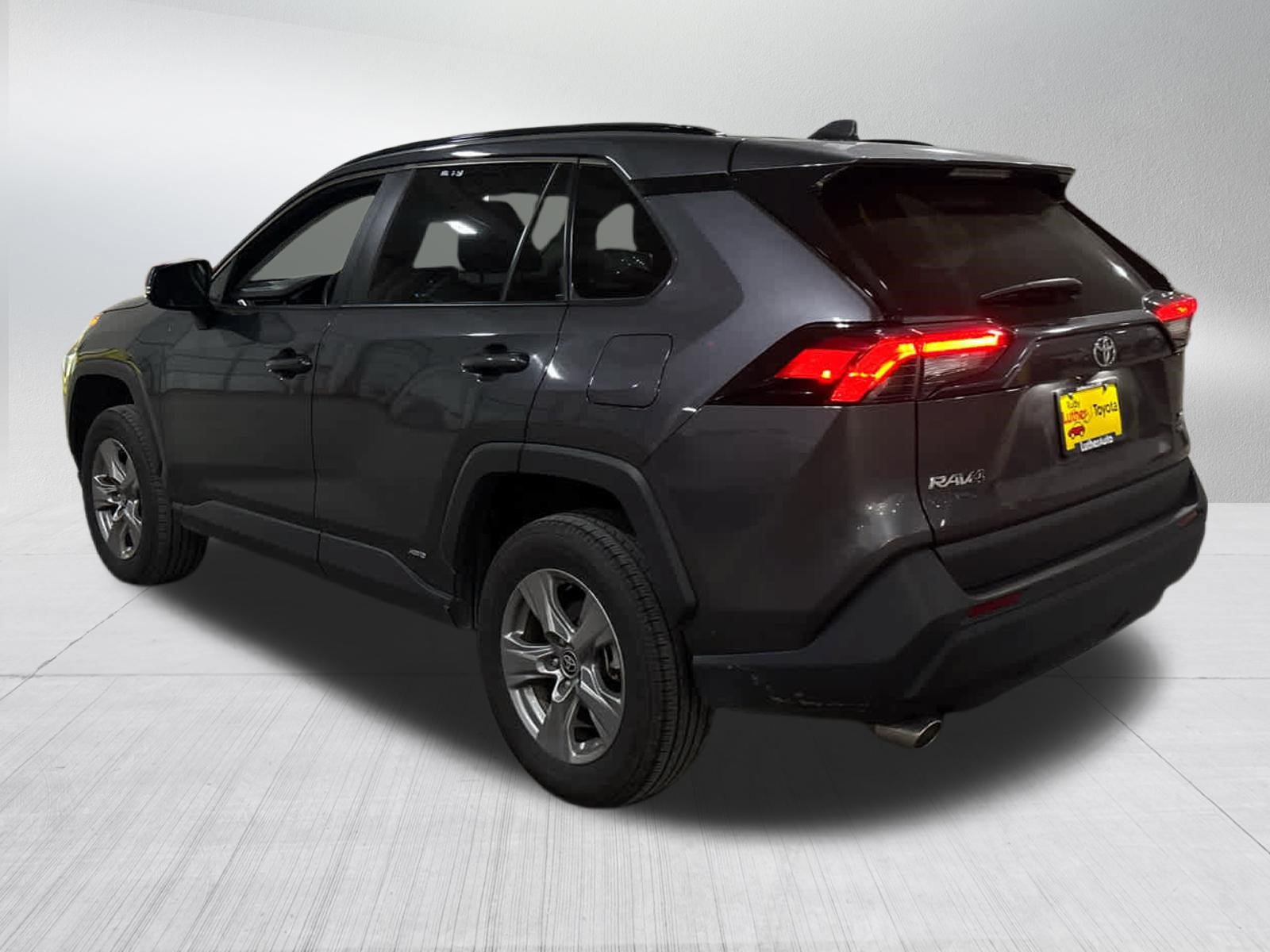 Used 2025 Toyota RAV4 XLE AWD/4WD image 4
