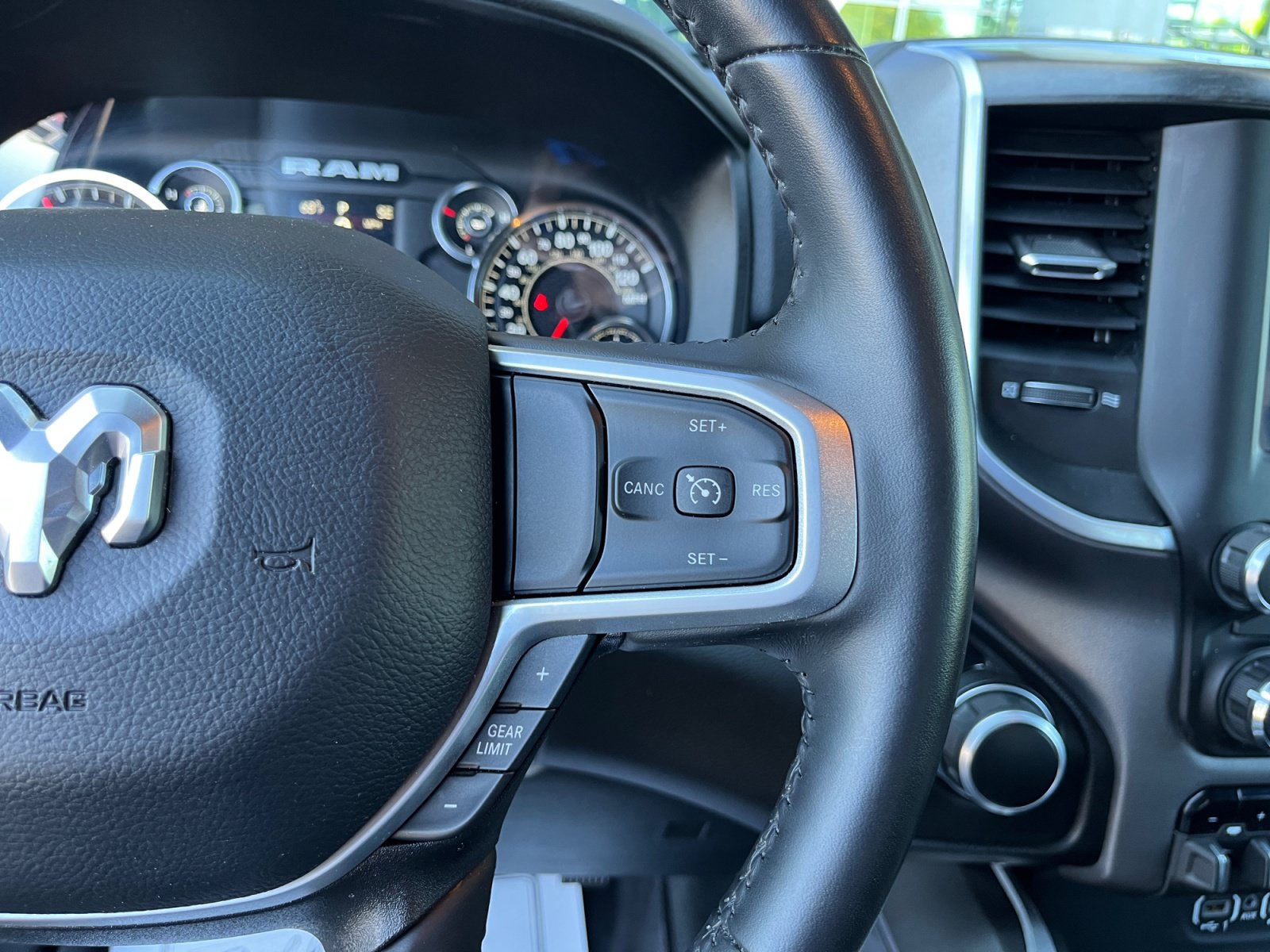 Used 2023 RAM 1500 Big Horn AWD/4WD image 18