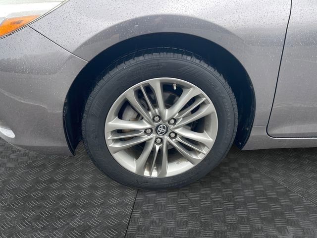 Used 2017 Toyota Camry SE FWD image 14
