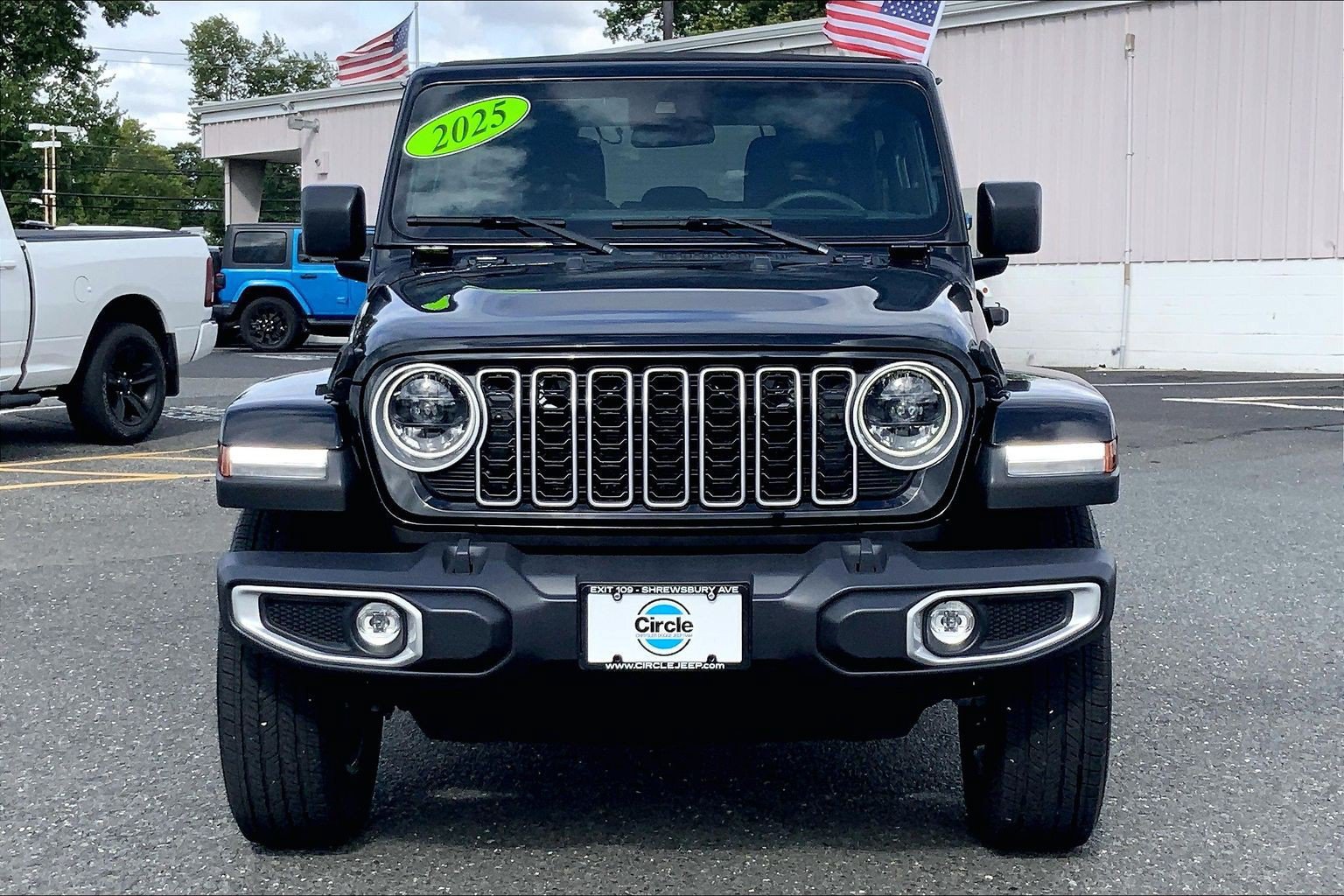 Certified 2025 Jeep Wrangler Unlimited Sahara w/ Safety Group AWD/4WD image 3