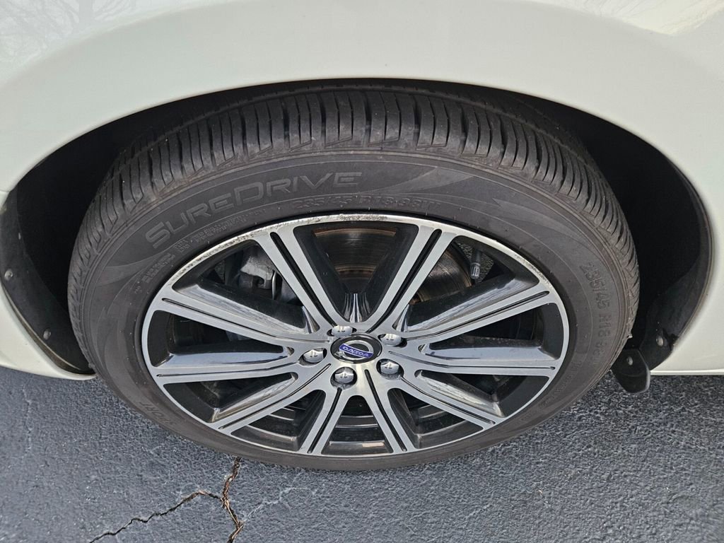 Used 2017 Volvo S60 T5 Inscription image 10