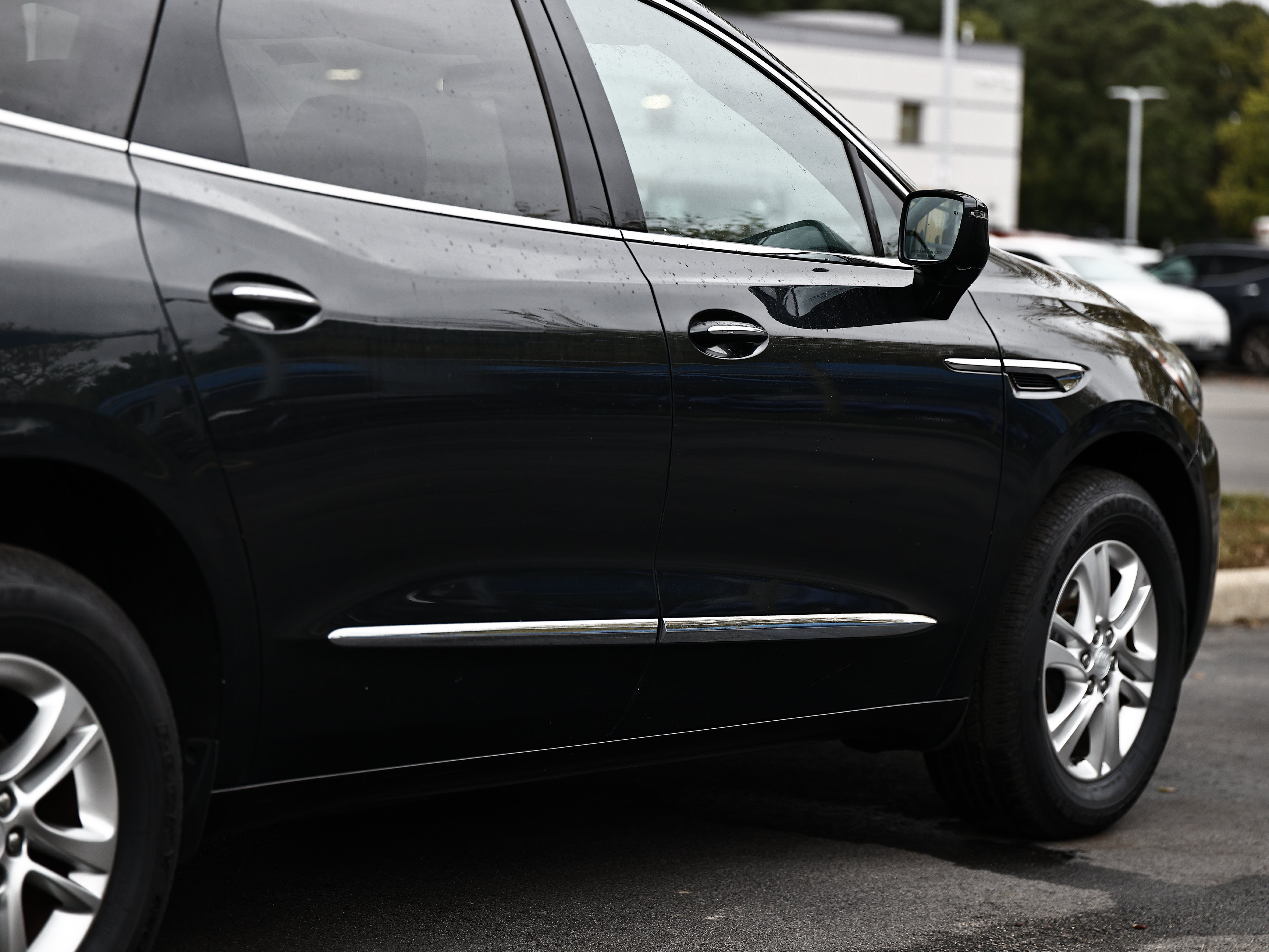Used 2018 Buick Enclave Essence AWD/4WD image 8