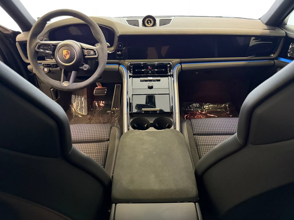 Certified 2025 Porsche Panamera 4 AWD/4WD image 17
