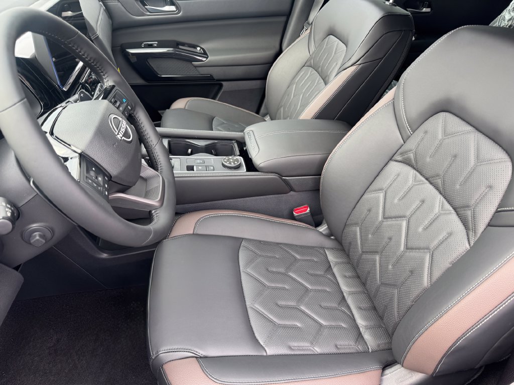 New 2026 Nissan Pathfinder Platinum AWD/4WD image 12
