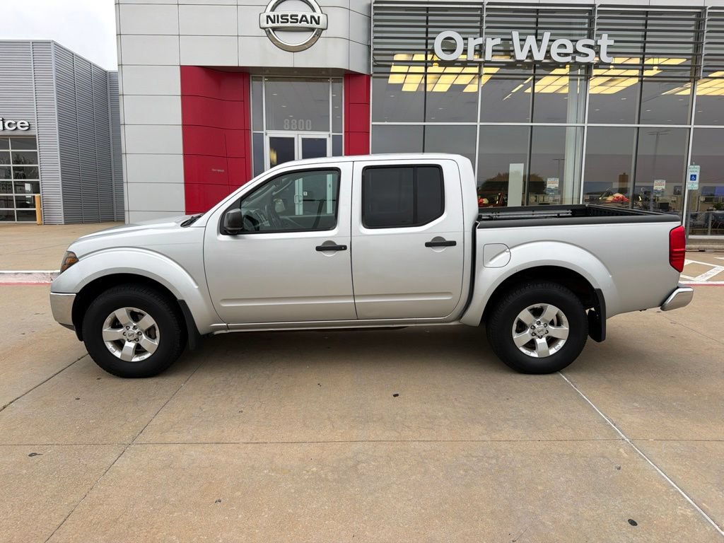 Used 2010 Nissan Frontier SE AWD/4WD image 2