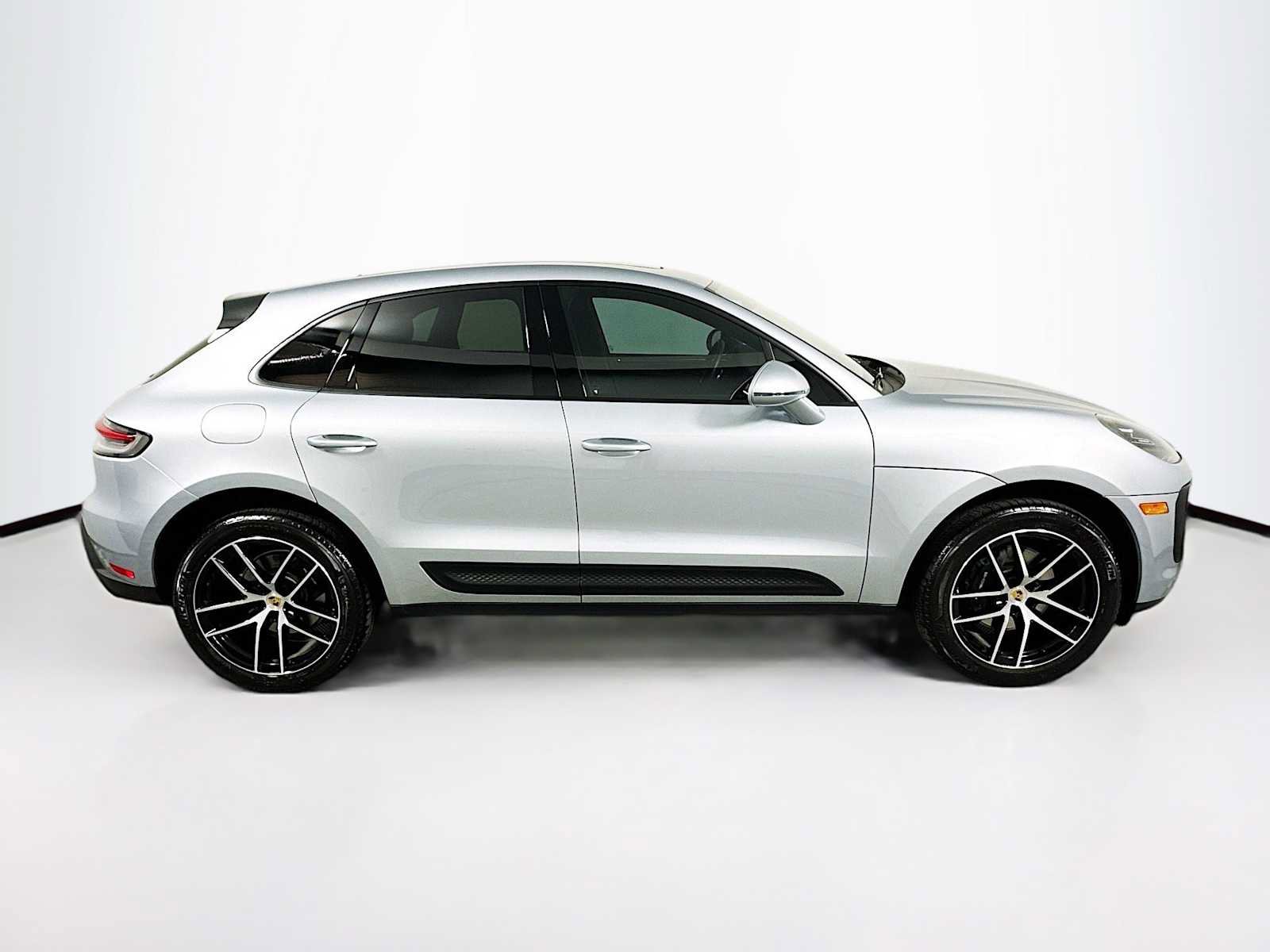 Certified 2025 Porsche Macan image 8