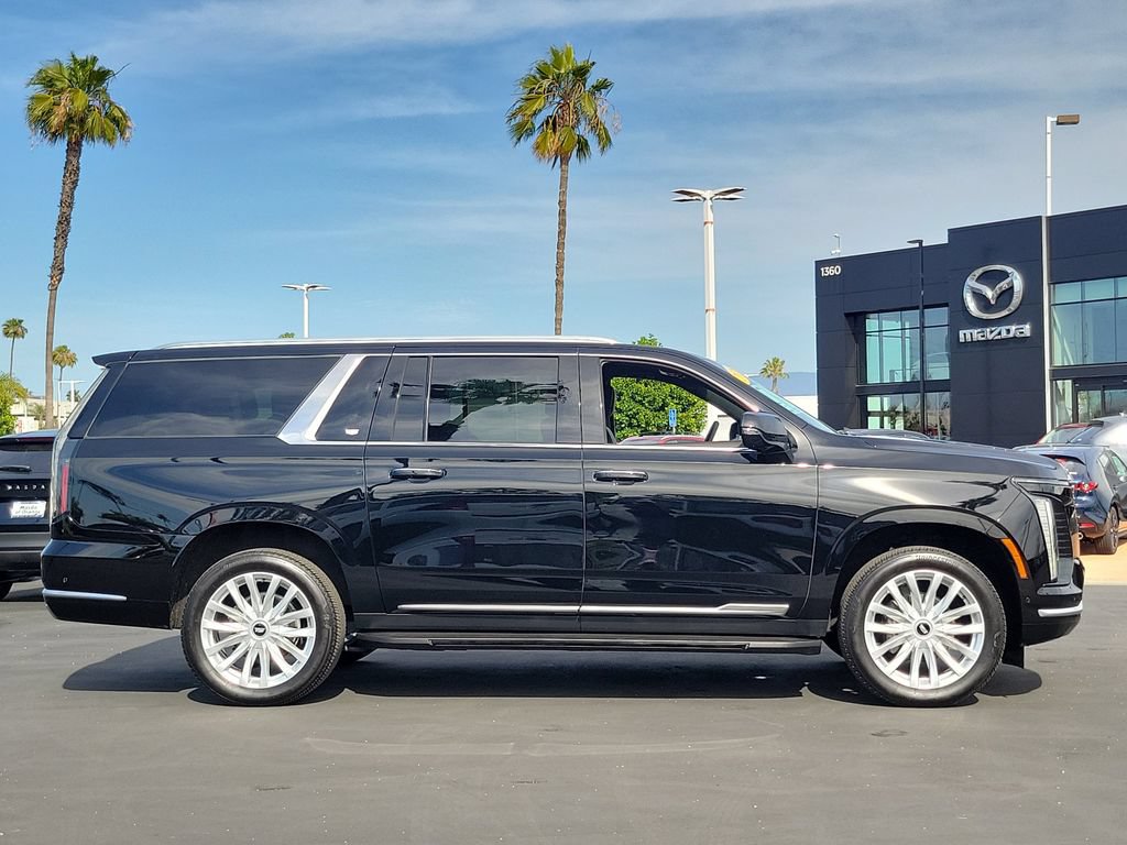 Used 2025 Cadillac Escalade ESV Luxury RWD image 36