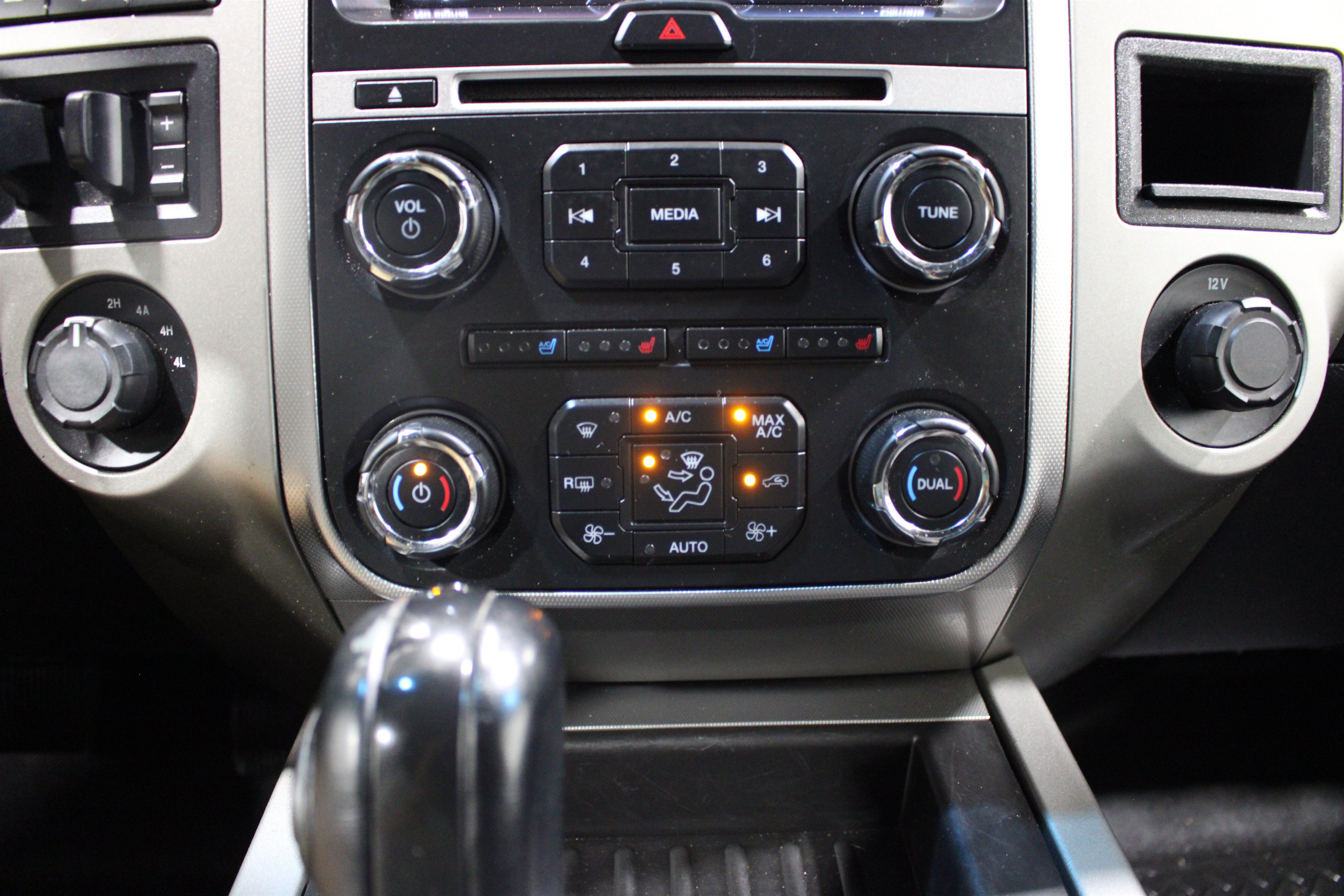 Used 2015 Ford Expedition EL XLT w/ Equipment Group 202A AWD/4WD image 16