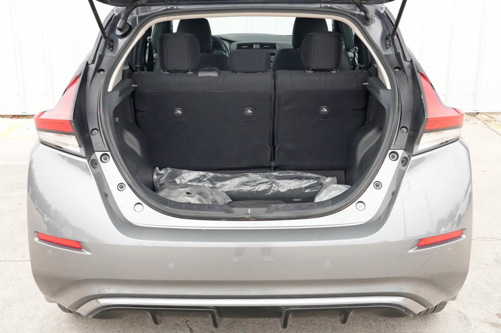 Used 2025 Nissan Leaf S image 8