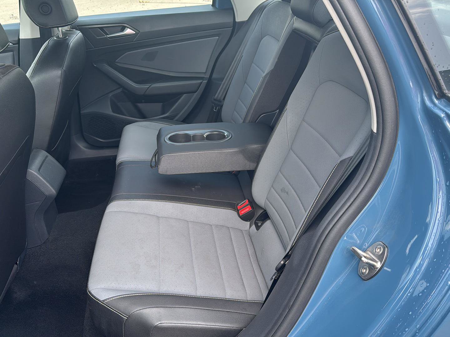 Used 2025 Volkswagen Jetta SE FWD image 10