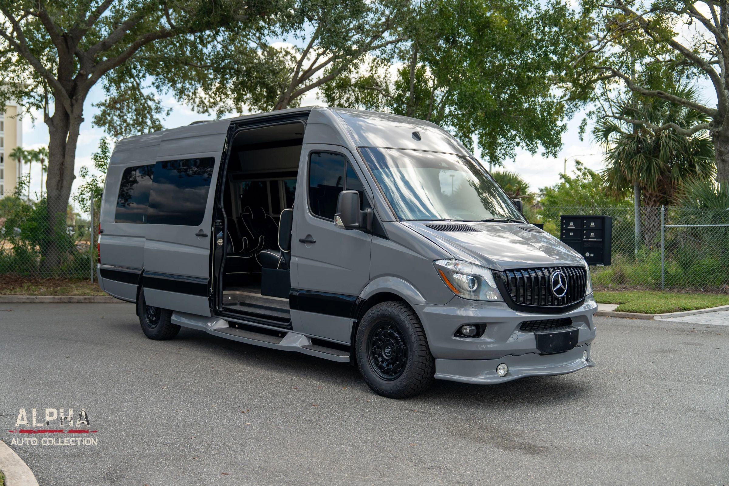Used 2017 Mercedes-Benz Sprinter 2500 image 3