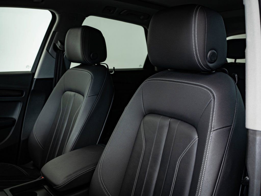 Used 2023 Audi Q5 2.0T Premium w/ Convenience Package image 24