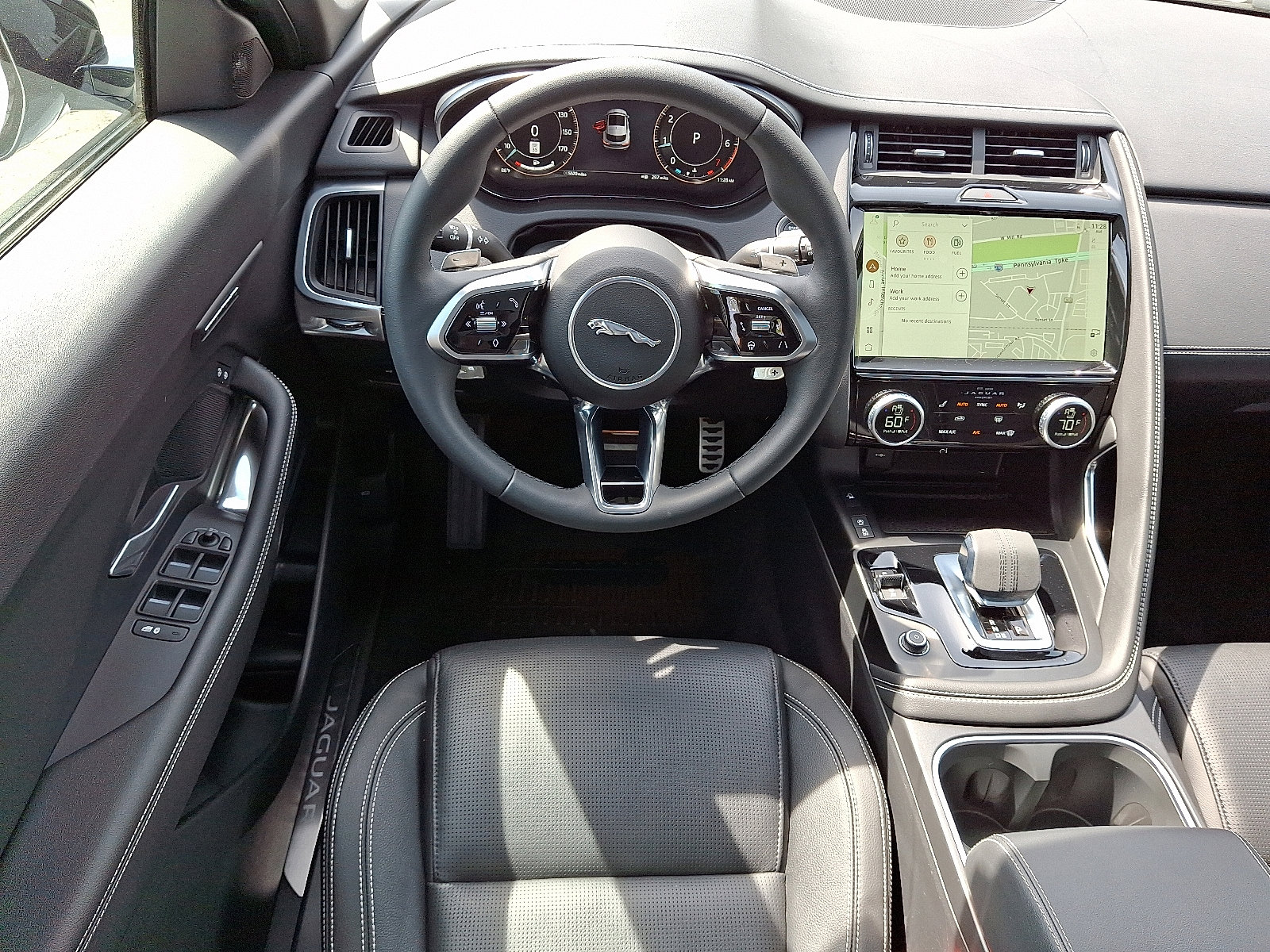 Certified 2024 Jaguar E-PACE R-Dynamic SE image 4