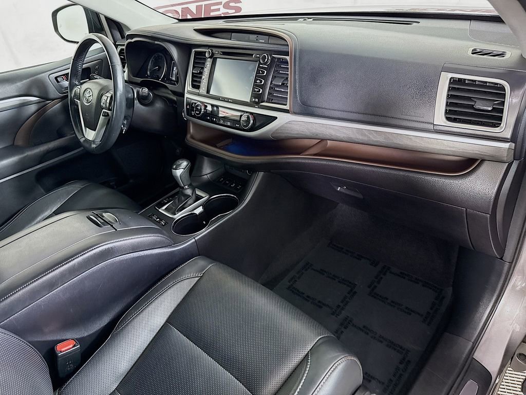 Certified 2017 Toyota Highlander Limited AWD/4WD image 36