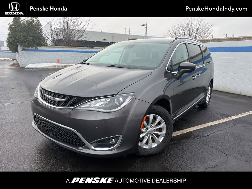 Used 2018 Chrysler Pacifica Touring-L w/ Advanced Safetytec Group image 1