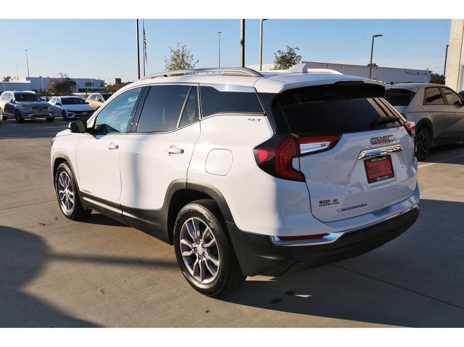 Used 2024 GMC Terrain SLT image 4