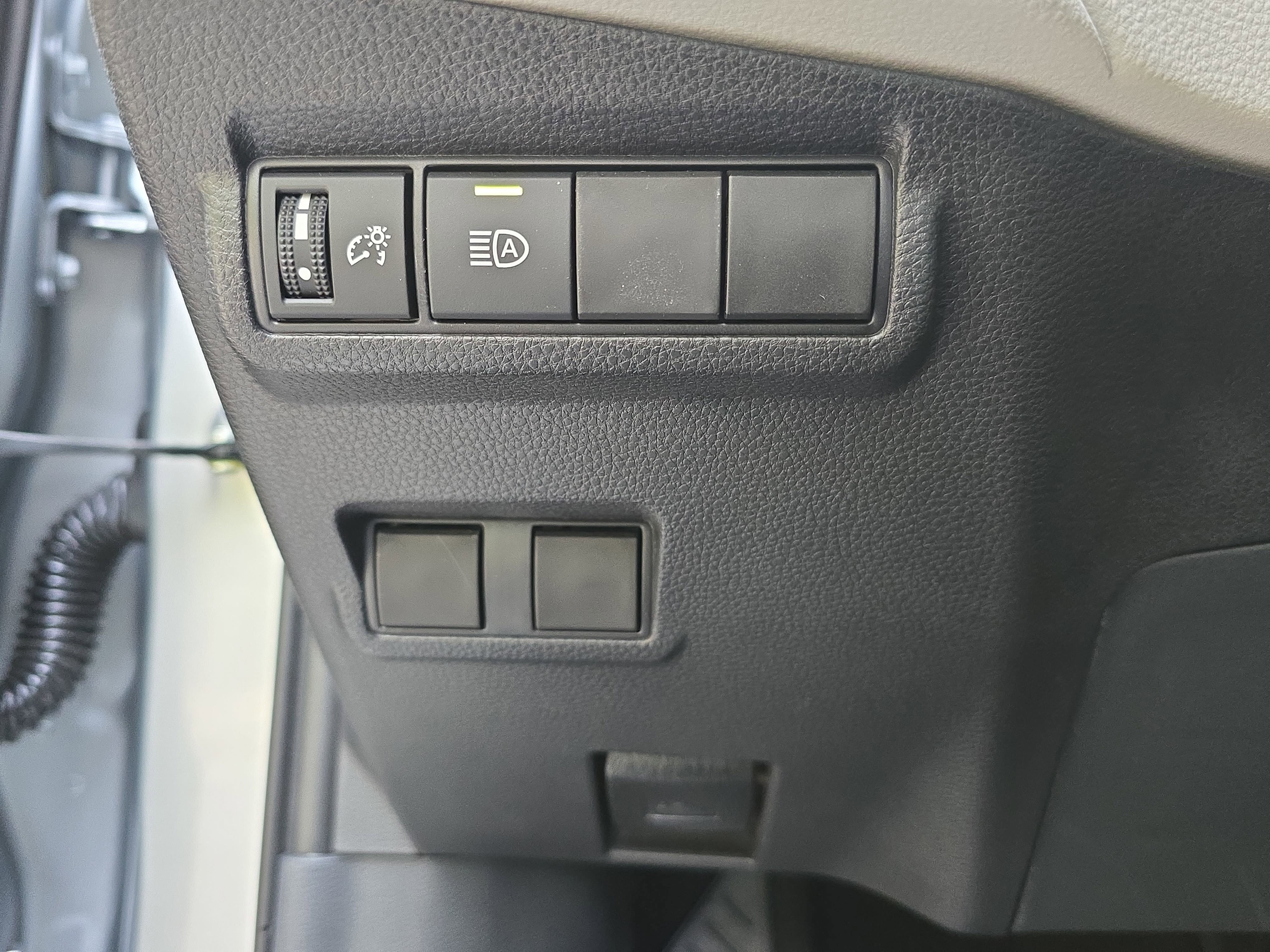 Used 2025 Toyota Corolla Cross L FWD image 23