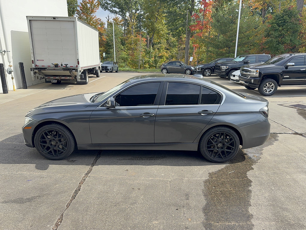 Used 2015 BMW 335i xDrive Sedan AWD/4WD image 2