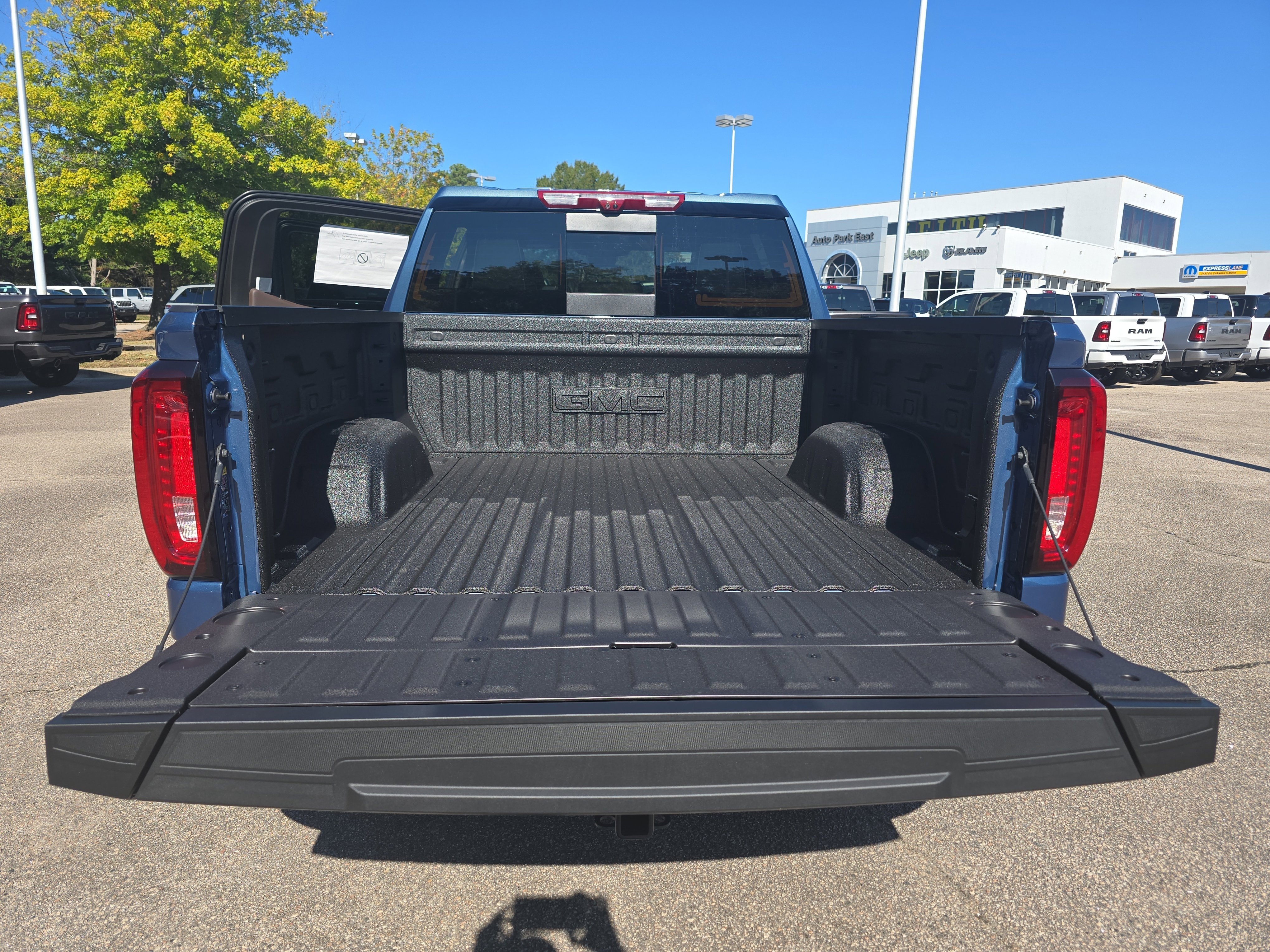 New 2026 GMC Sierra 1500 Denali w/ Denali Reserve Package image 13