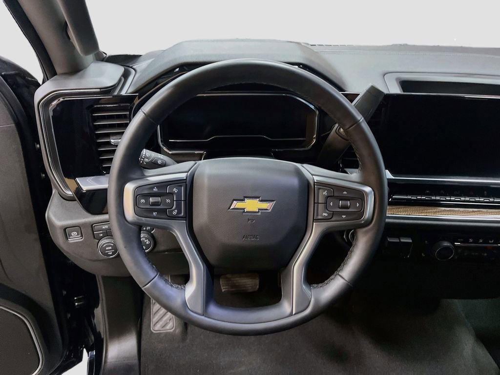 Used 2025 Chevrolet Silverado 1500 LT AWD/4WD image 11