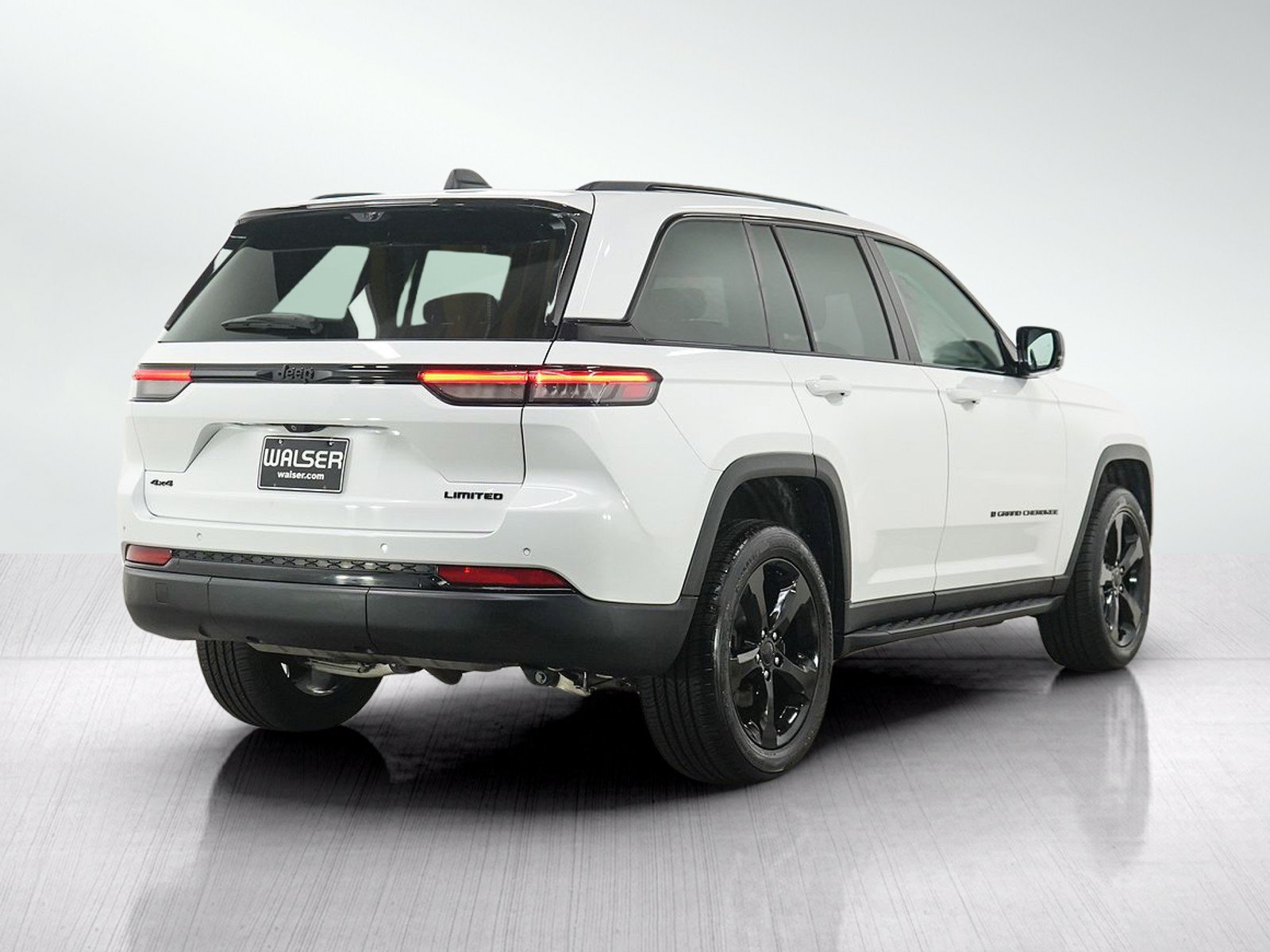 Used 2024 Jeep Grand Cherokee Limited w/ Luxury Tech Group II AWD/4WD image 6
