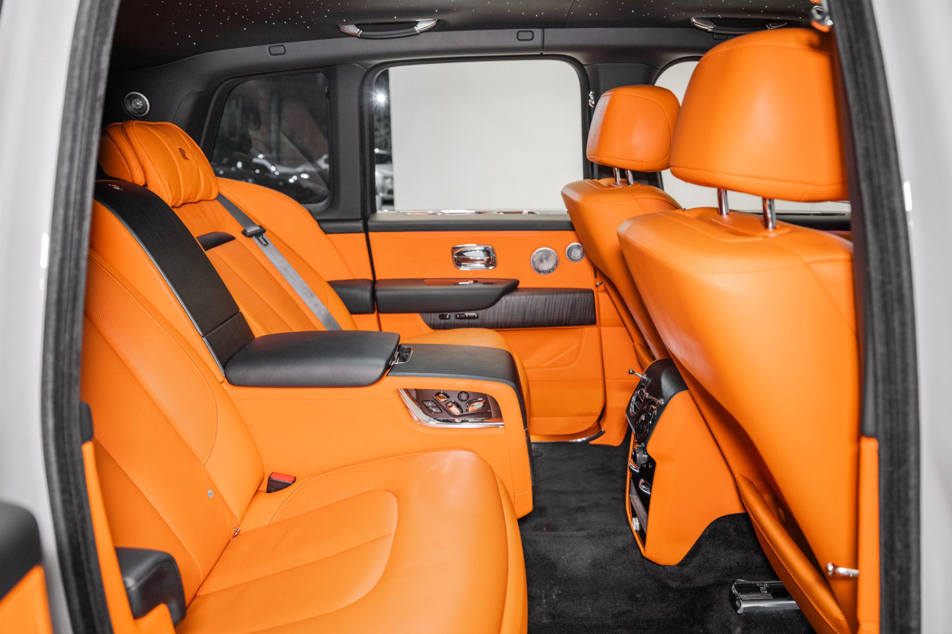 Used 2022 Rolls-Royce Cullinan w/ Dark Exterior Package image 22