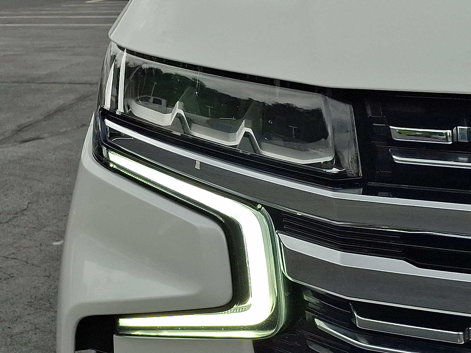 Used 2021 Chevrolet Tahoe Premier w/ Premium Package AWD/4WD image 9