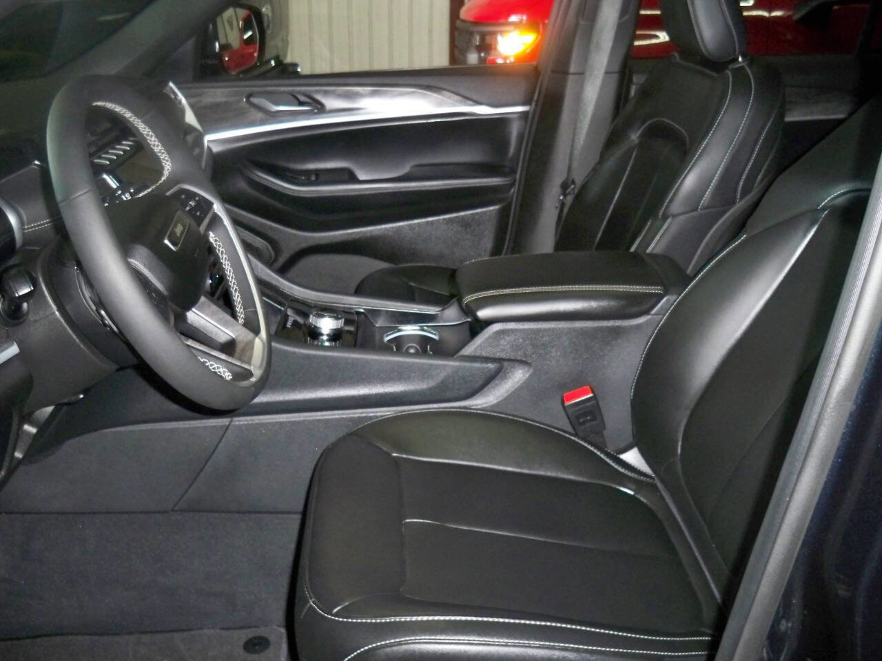 Used 2024 Jeep Grand Cherokee Limited image 8