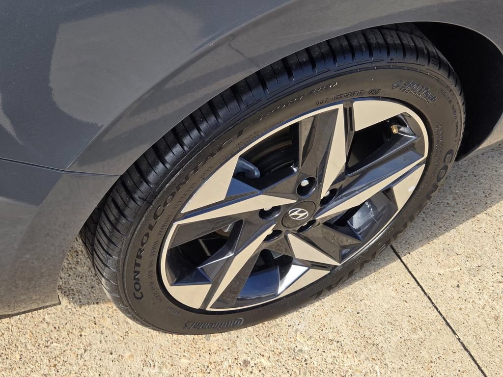Used 2023 Hyundai Elantra Limited FWD image 6