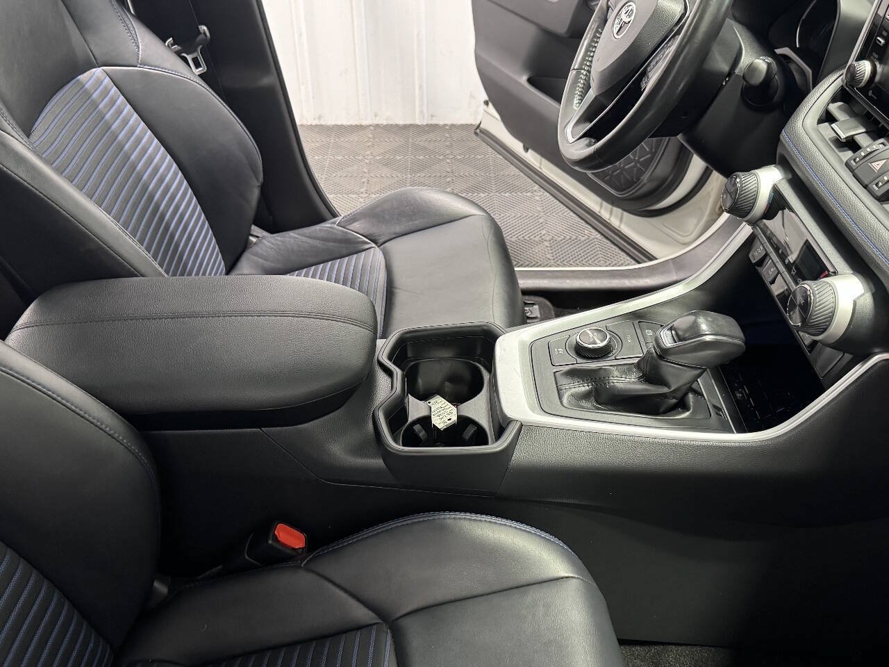Used 2020 Toyota RAV4 XSE AWD/4WD image 26