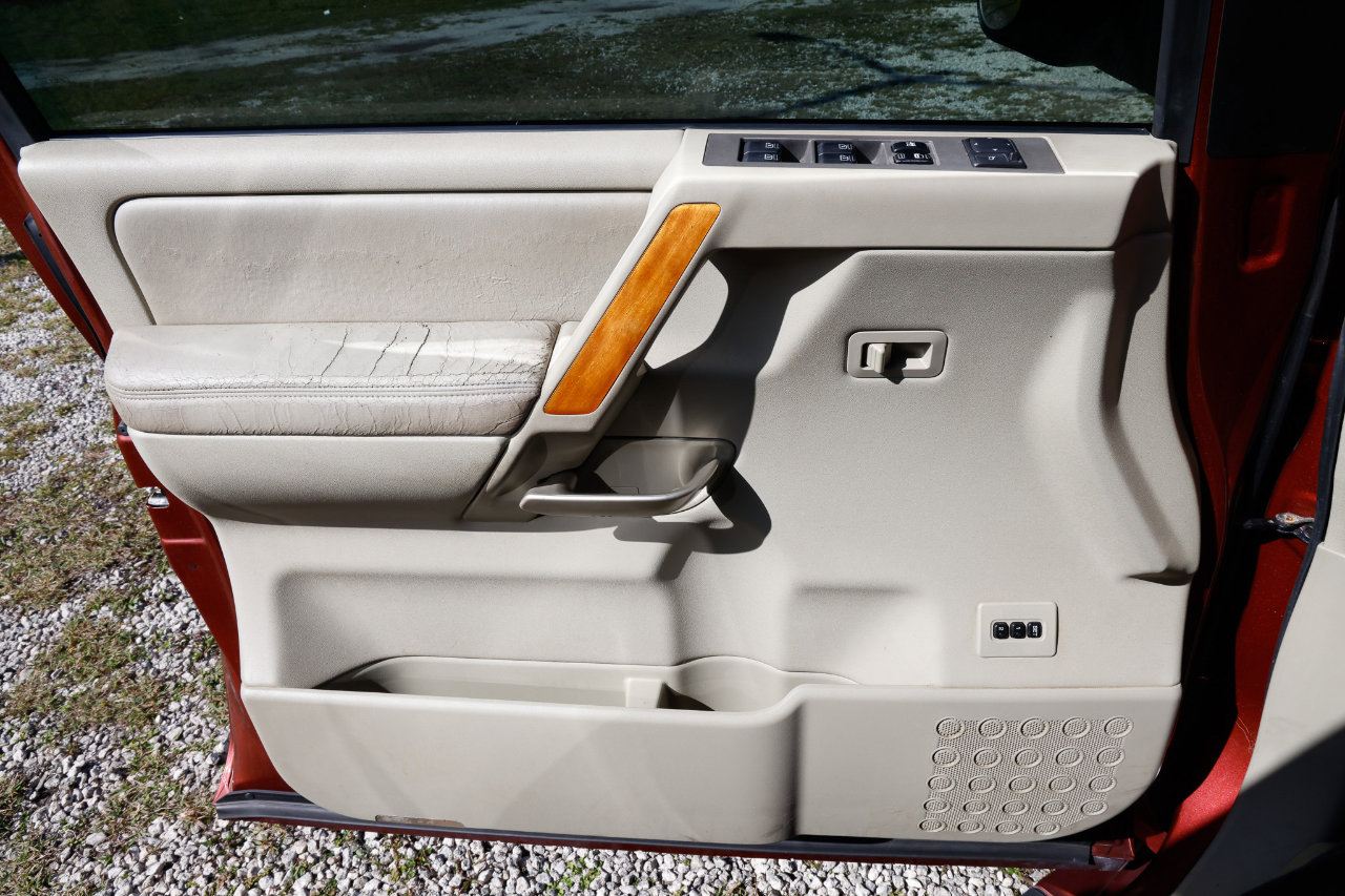 Used 2004 INFINITI QX56 2WD w/ Smart Vision Pkg image 40