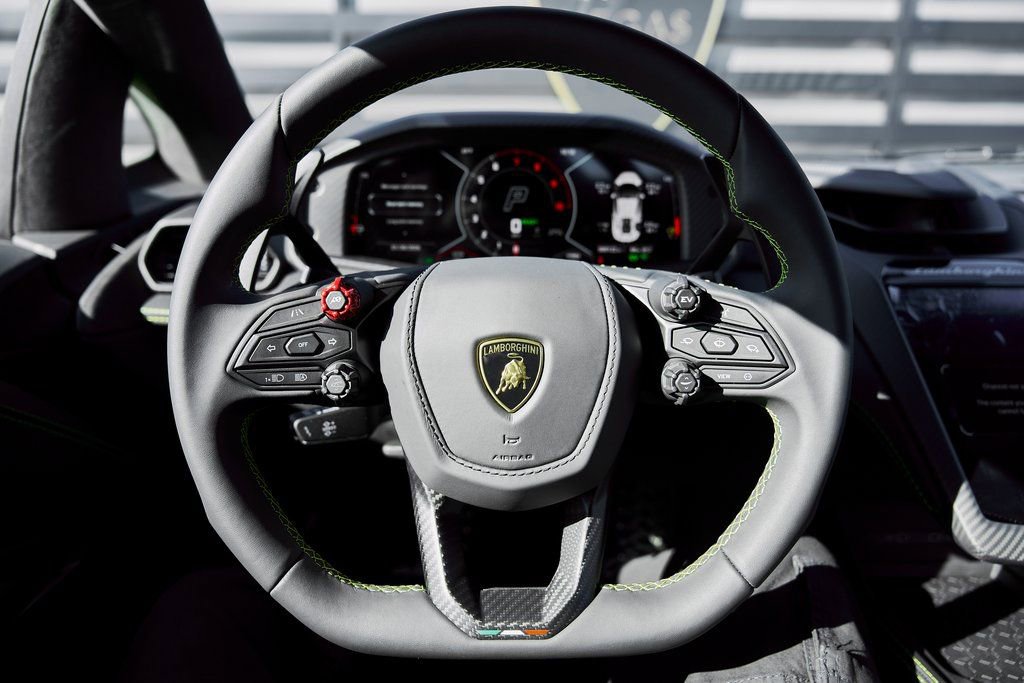Used 2025 Lamborghini Revuelto AWD/4WD image 52