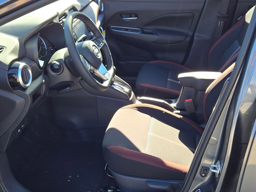 Used 2025 Nissan Versa SR w/ Trunk Package image 19