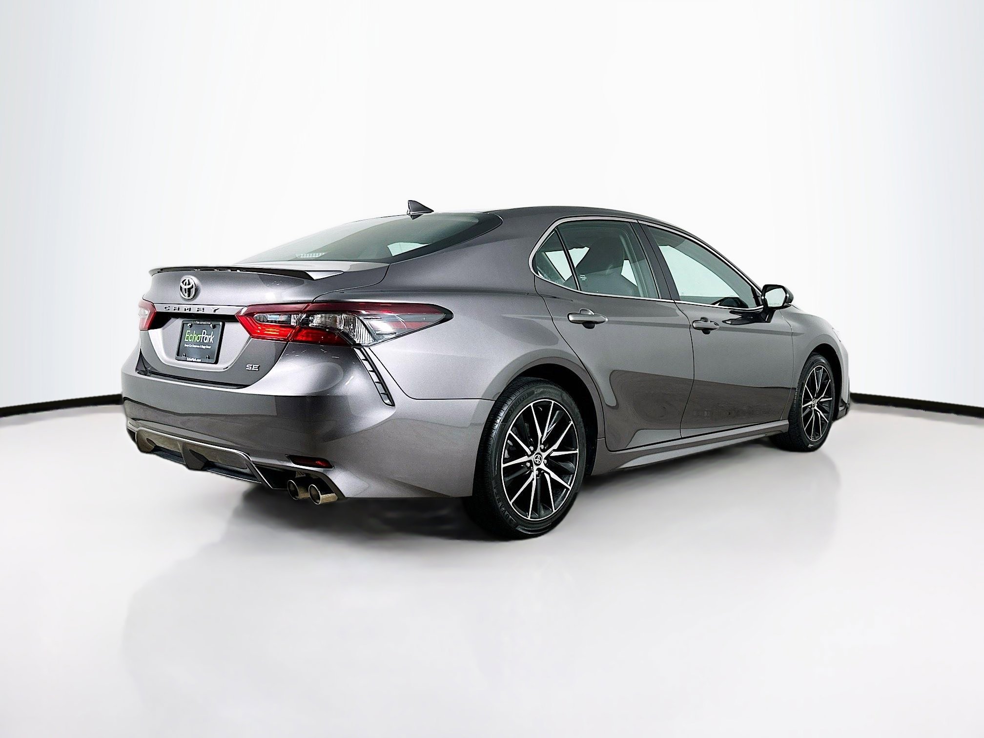 Used 2024 Toyota Camry SE image 9