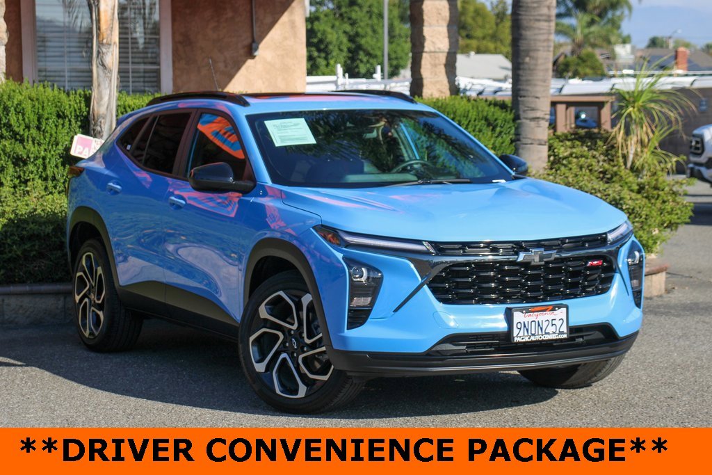 Used 2024 Chevrolet Trax RS w/ Sunroof Package image 2