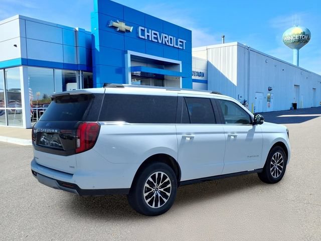 Used 2025 Ford Expedition Max Platinum AWD/4WD image 3