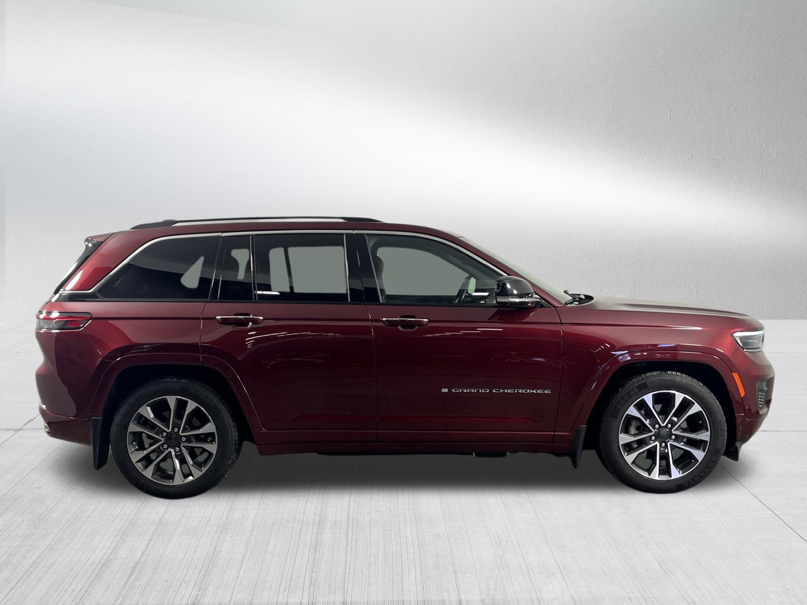 Used 2023 Jeep Grand Cherokee Overland w/ Advanced Protech Group III image 8