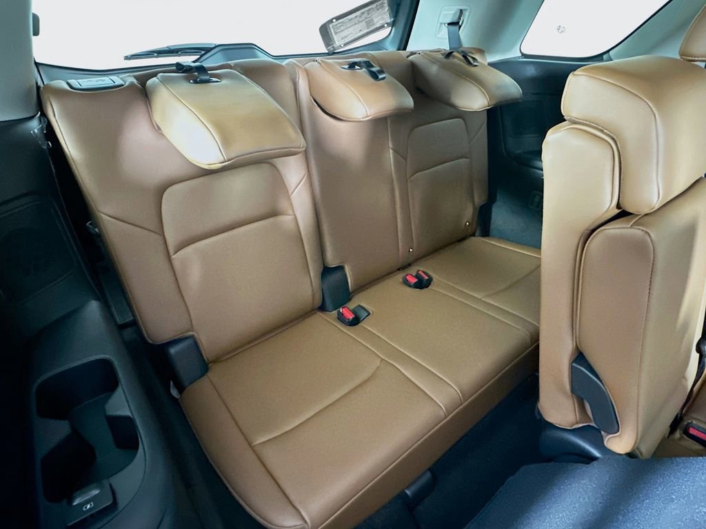 New 2025 Nissan Pathfinder Platinum w/ Black Appearance Package image 35