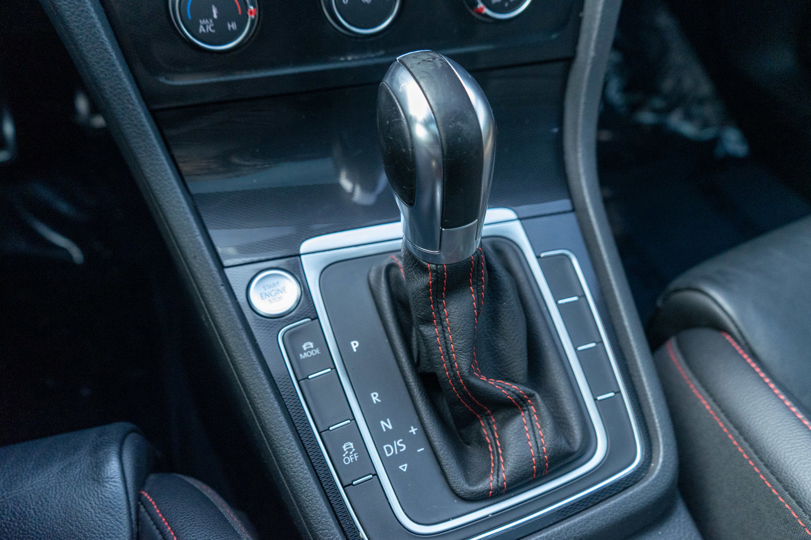 Used 2017 Volkswagen GTI SE image 19