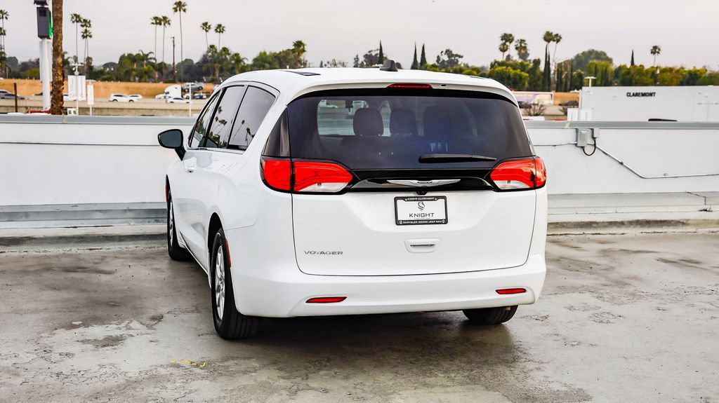 Used 2024 Chrysler Voyager LX FWD image 7