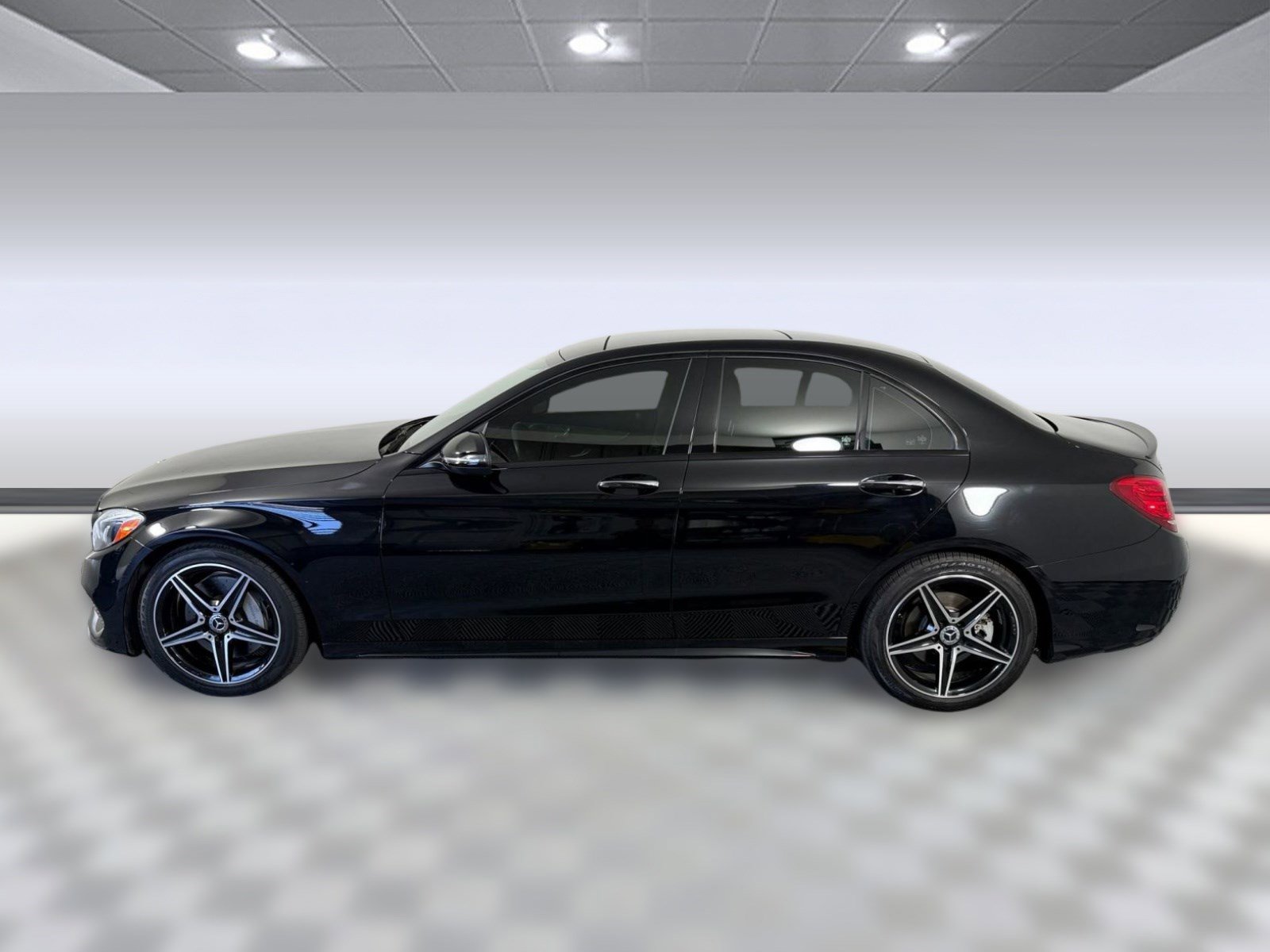 Used 2018 Mercedes-Benz C 300 Sedan image 2