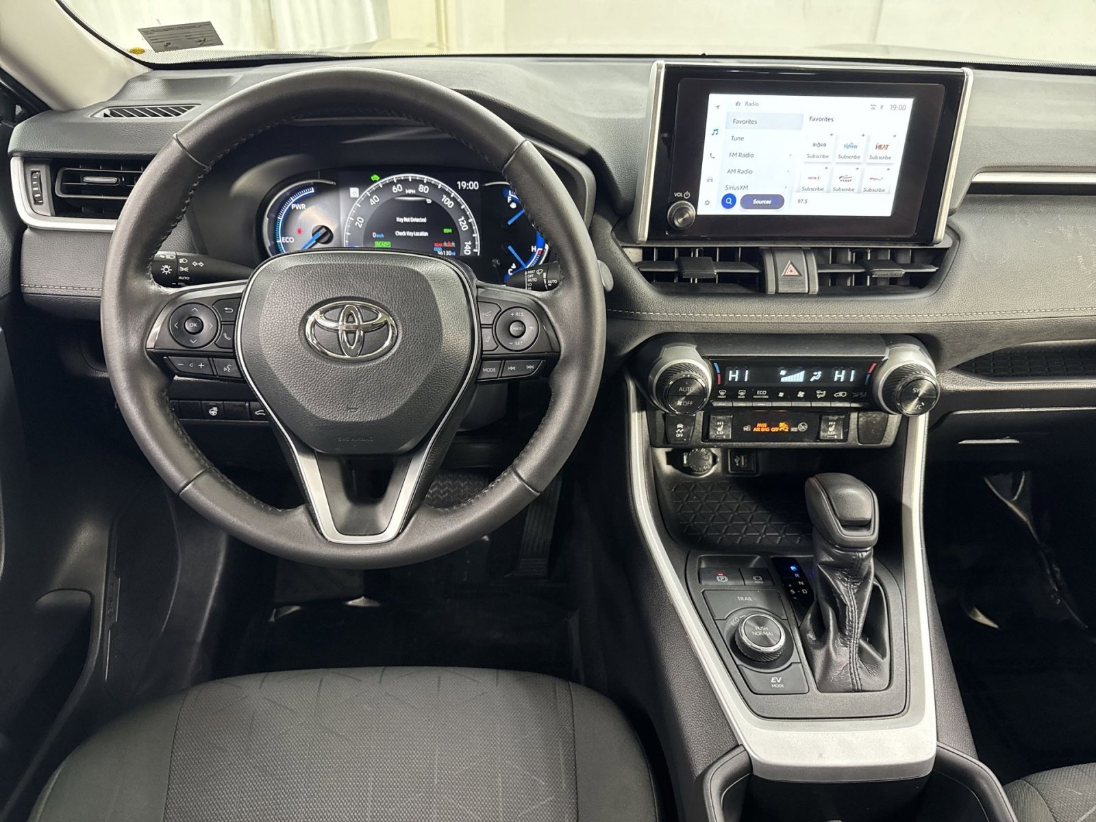 Used 2024 Toyota RAV4 XLE image 27
