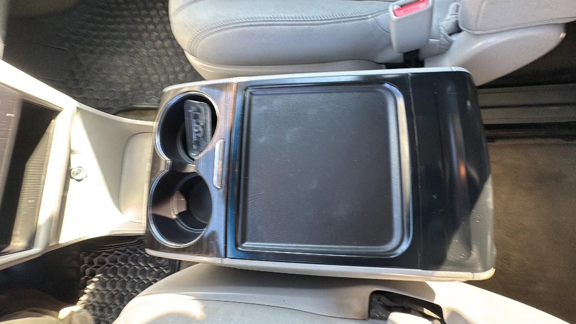 Used 2015 Toyota Sienna XLE image 24