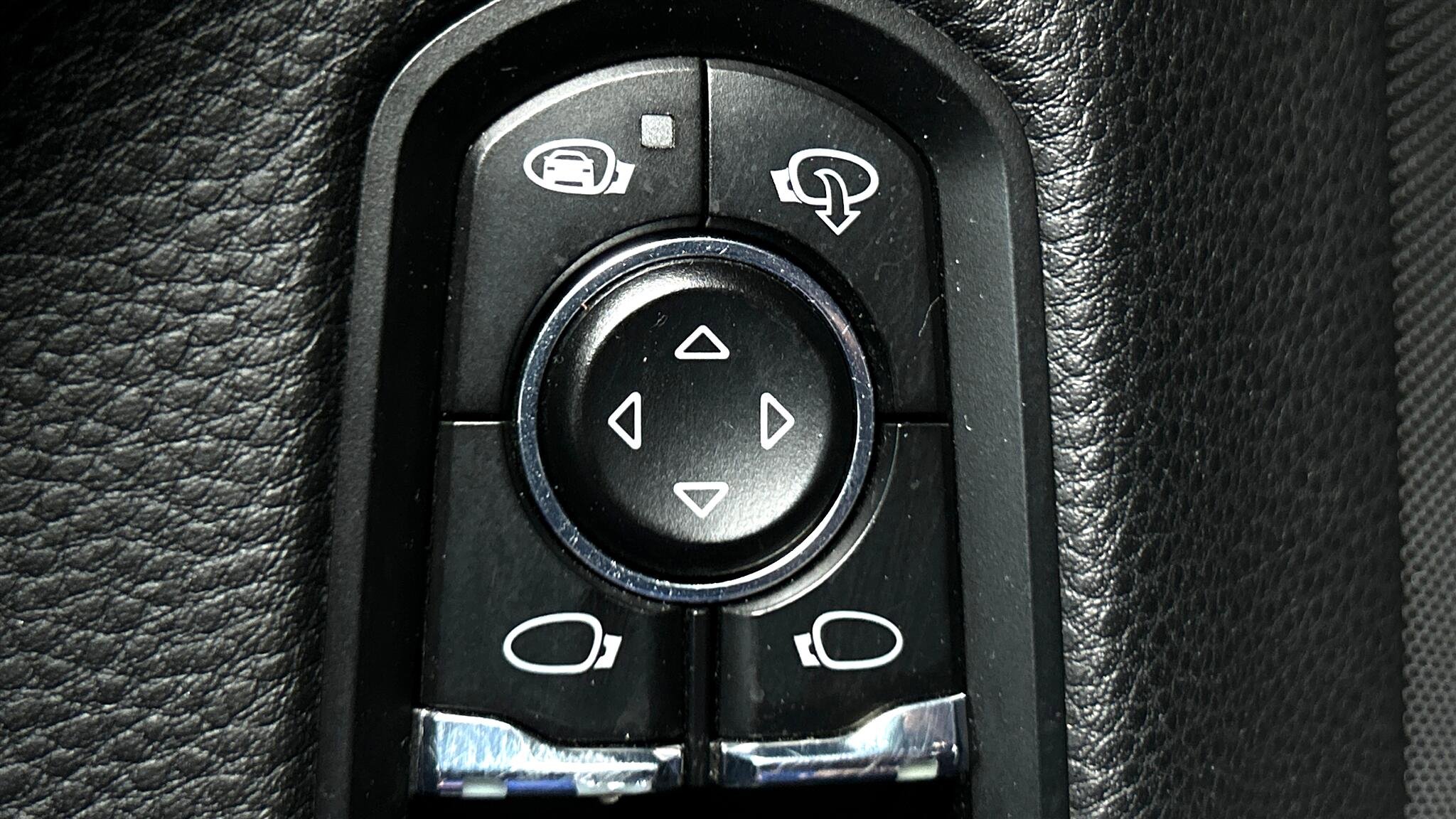 Used 2015 Porsche Panamera 4S image 45